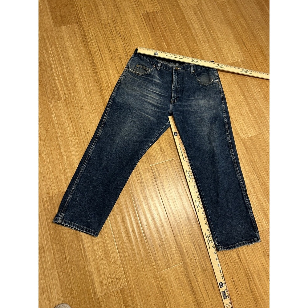 Men's classic Wrangler Rugged Wear jeans naturally distressed 40 workwear cowboy - Picture 2 of 15